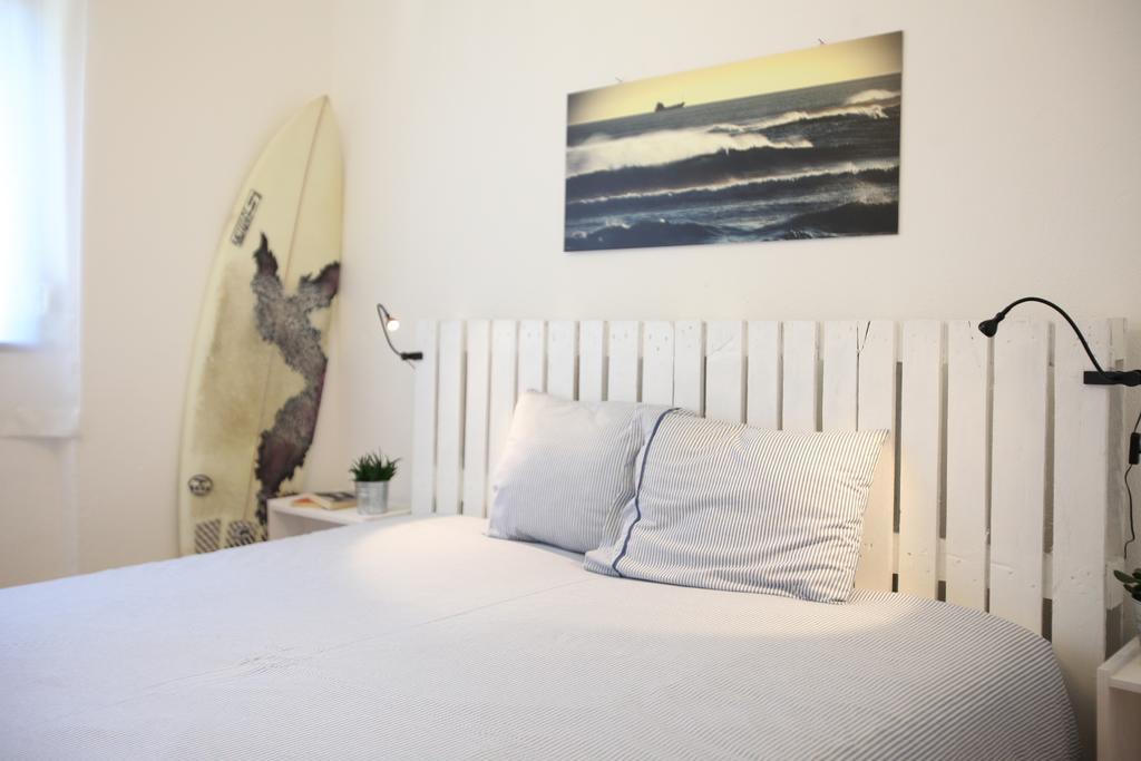 Moka Surfhouse Albergue Ericeira Habitación foto