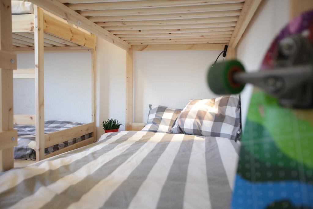 Moka Surfhouse Albergue Ericeira Habitación foto
