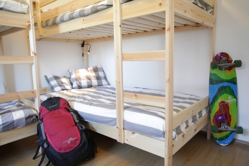 Moka Surfhouse Albergue Ericeira Habitación foto